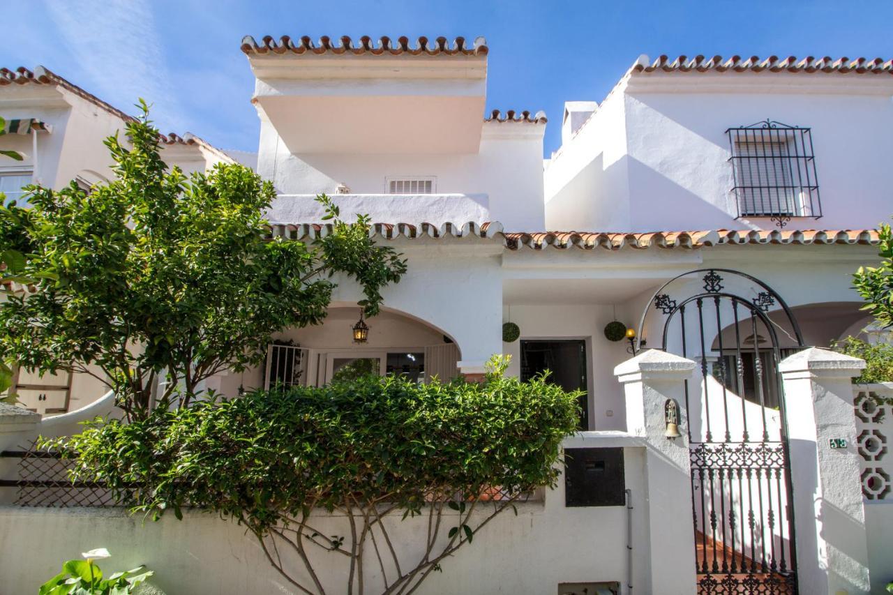 A Cozy And Elegant Townhouse Across The Beach Torre de Benagalbon Eksteriør billede