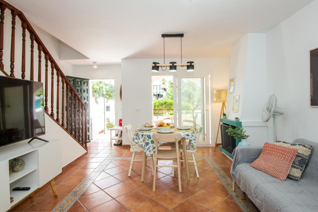 A Cozy And Elegant Townhouse Across The Beach Torre de Benagalbon Eksteriør billede