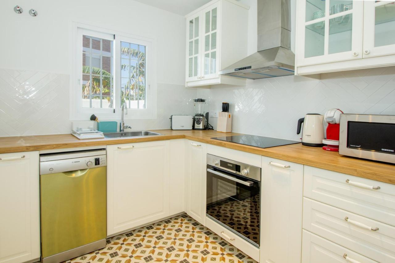 A Cozy And Elegant Townhouse Across The Beach Torre de Benagalbon Eksteriør billede