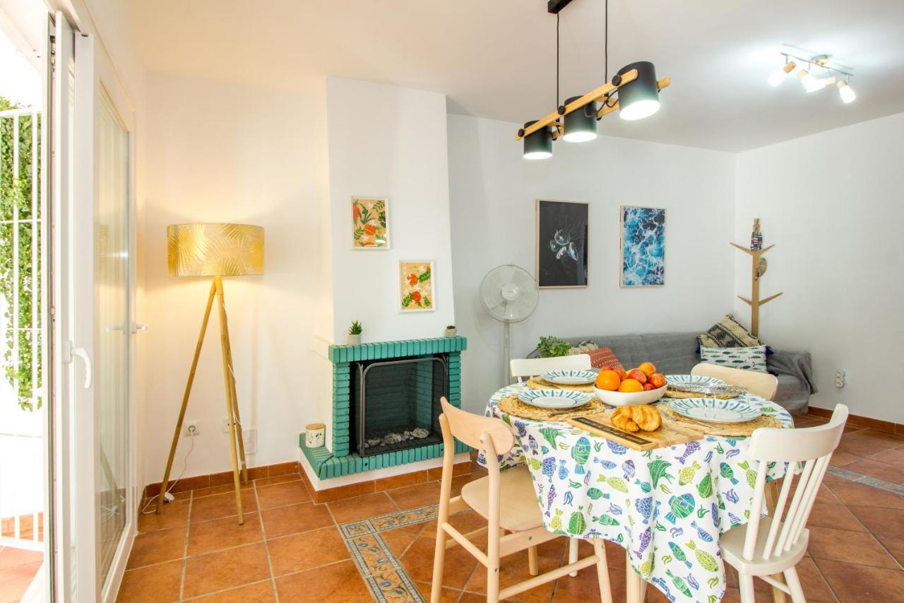 A Cozy And Elegant Townhouse Across The Beach Torre de Benagalbon Eksteriør billede
