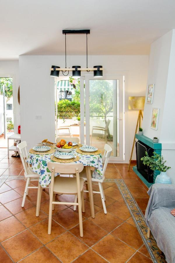 A Cozy And Elegant Townhouse Across The Beach Torre de Benagalbon Eksteriør billede